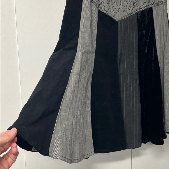 Stylish Black and Gray Women's Skirt - Picture 4 of 6